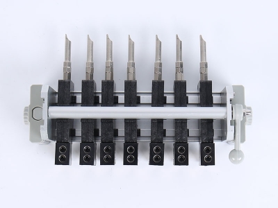 HH2020B三相偏心輪下出線表座 （7滑塊 150、155、165、180、 200x40MM 孔距,M6 螺桿）